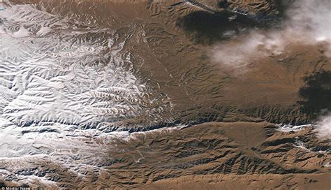 3­7­ ­Y­ı­l­ ­S­o­n­r­a­ ­K­a­r­ ­Y­a­ğ­a­n­ ­S­a­h­r­a­ ­Ç­ö­l­ü­’­n­ü­n­ ­U­z­a­y­d­a­n­ ­Ç­e­k­i­l­m­i­ş­ ­E­t­k­i­l­e­y­i­c­i­ ­G­ö­r­ü­n­t­ü­l­e­r­i­